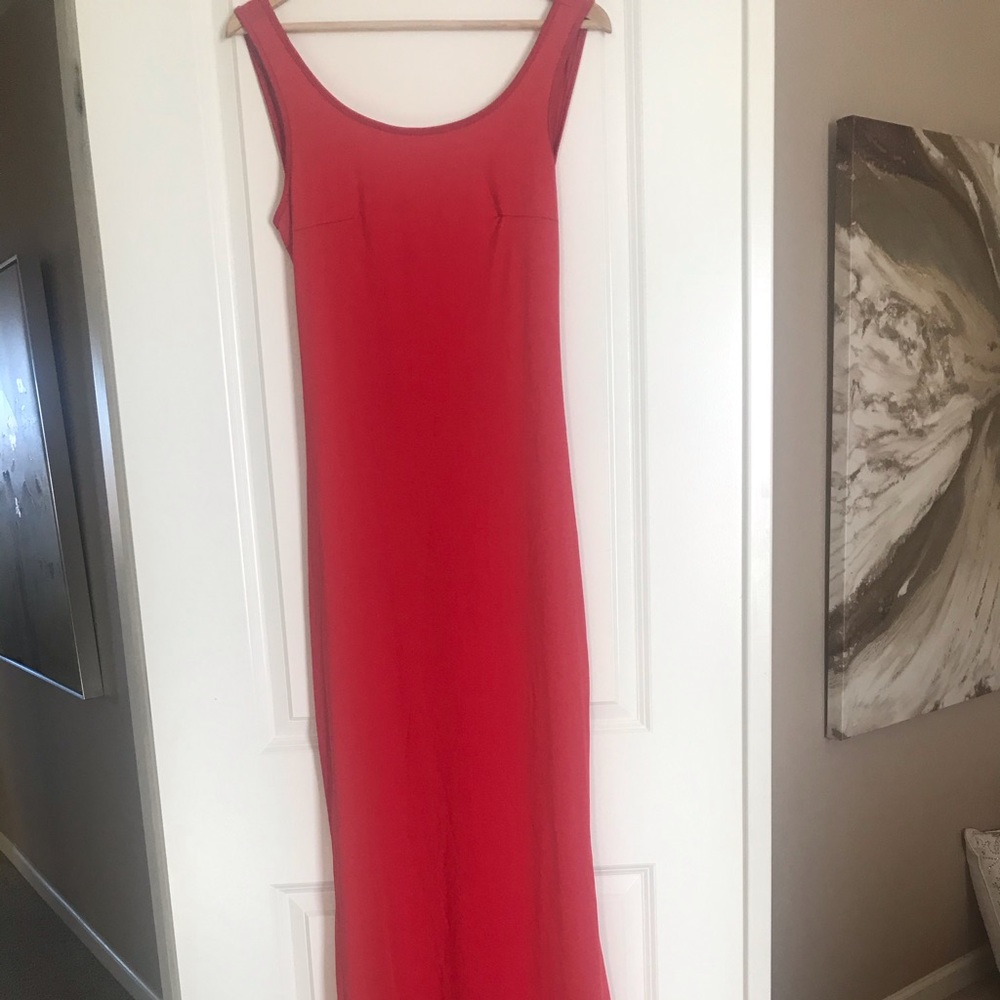 Long red dress. Thin and stretchy fabric.